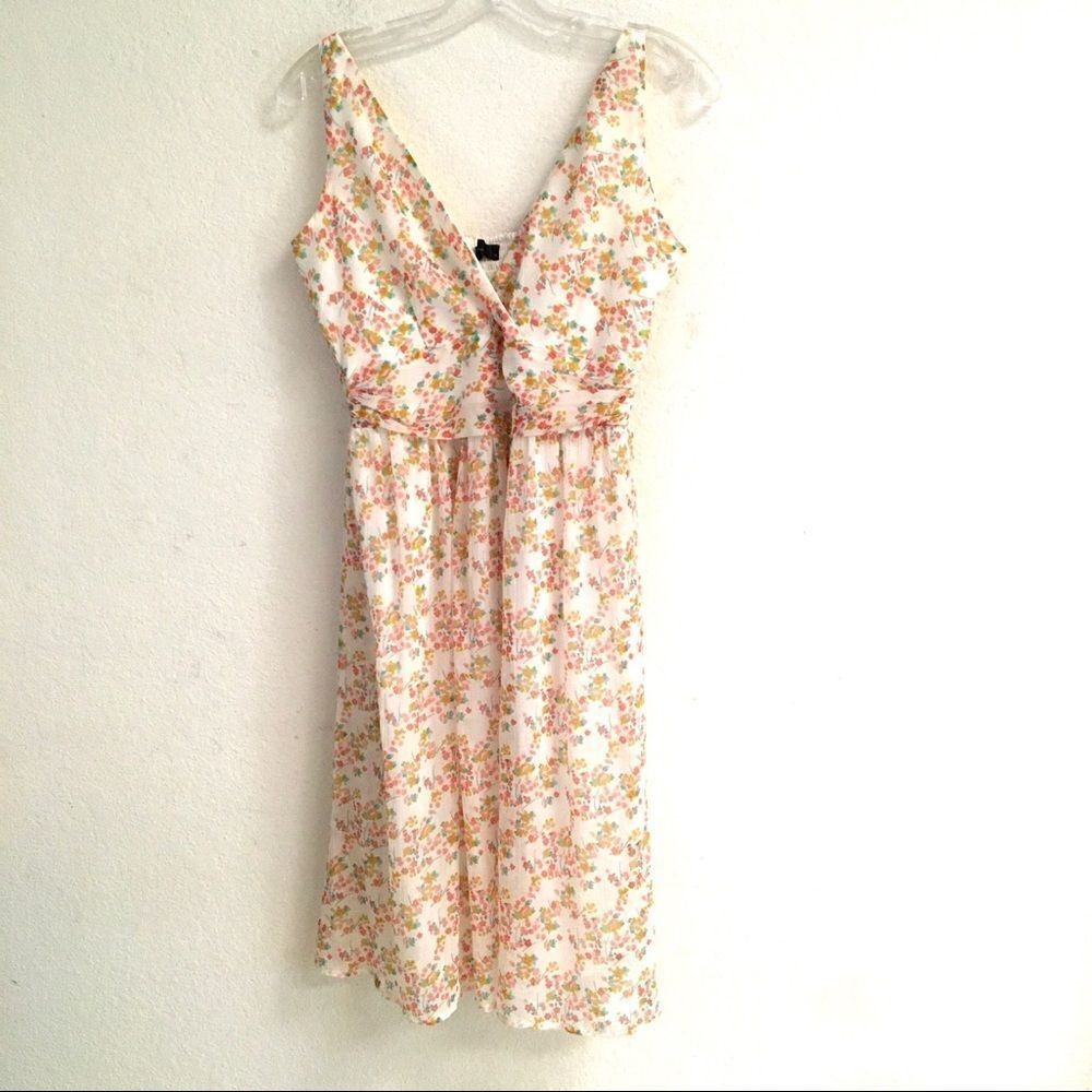 VeroโModaย Josephineโfitโ&โflareโLibertyโfloralโdressโMโ
